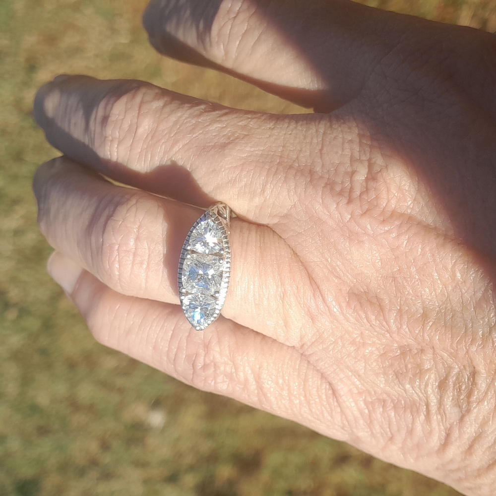 Moissanite ring - Picture 9 of 9